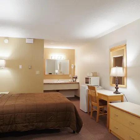 Canadas Best Value Inn And Suites Fernie Exterior photo
