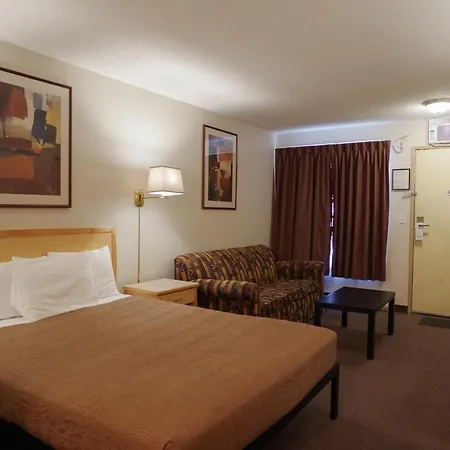 Canadas Best Value Inn And Suites Fernie Exterior photo
