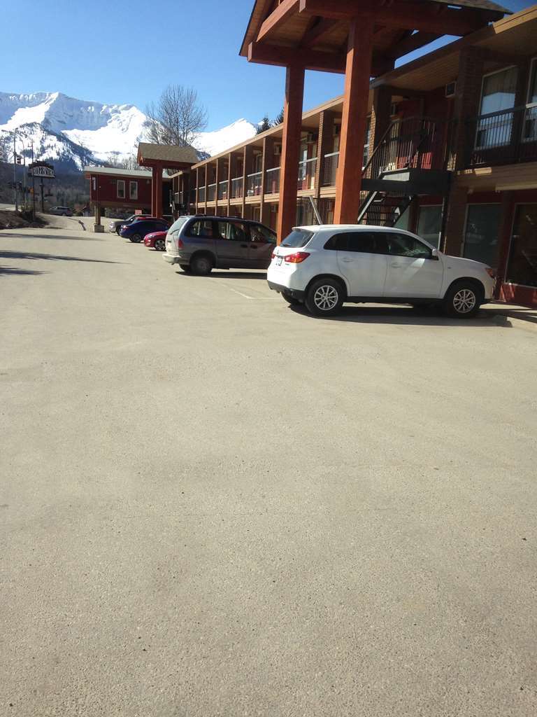 Motel Canadas Value And