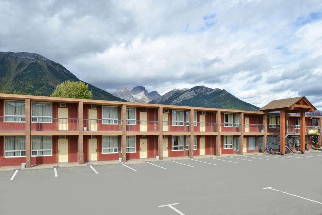Canadas Value And Motel 3*