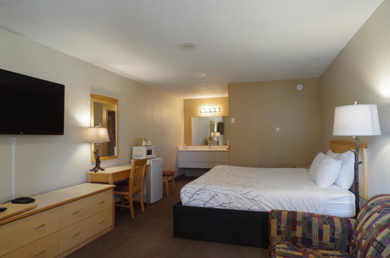 Canadas Value And Motel 3*