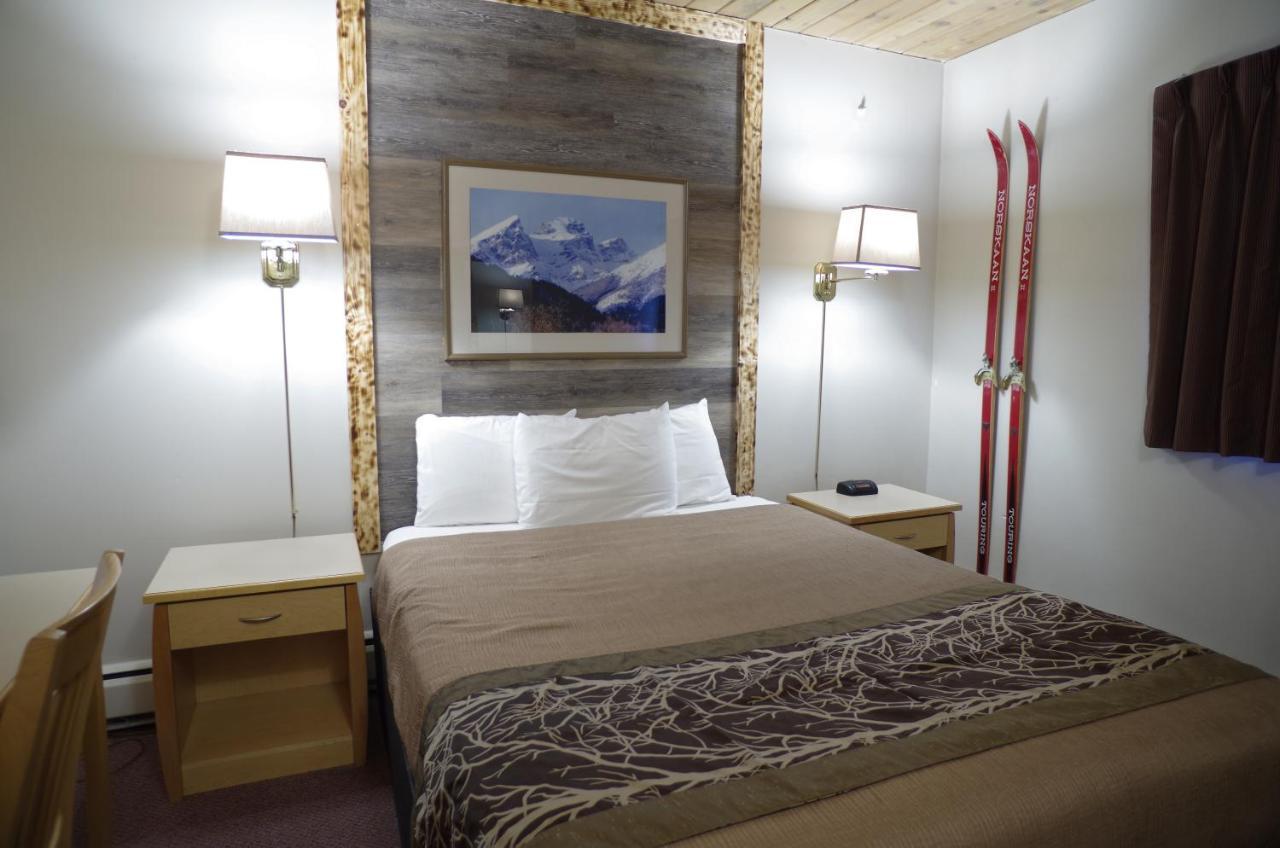 Motel Canadas Value And 3*